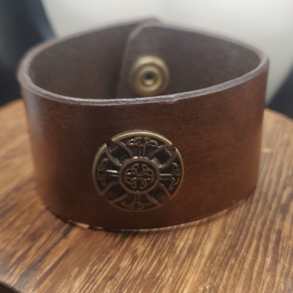 B2636 celtic cross scottish‎ brutalist leather bracelet